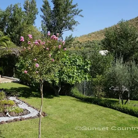 Traditional Big Pool And Gardens Villa Iznájar