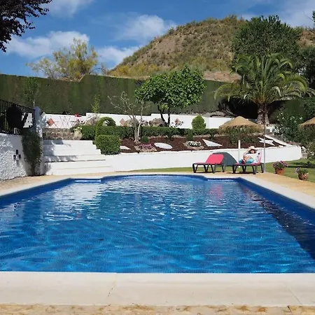 Traditional Big Pool And Gardens