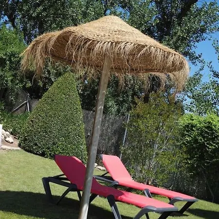 Traditional Big Pool And Gardens *